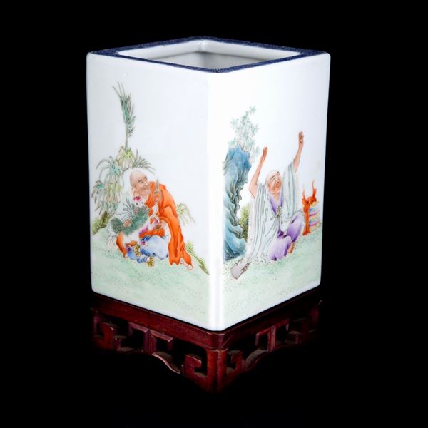 A FAMILLE ROSE BRUSH POT