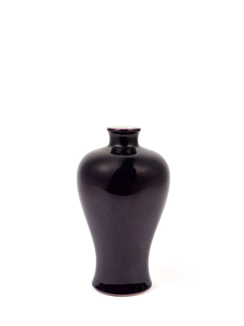 VASO IN PORCELLANA MONOCROMA MELANZANA