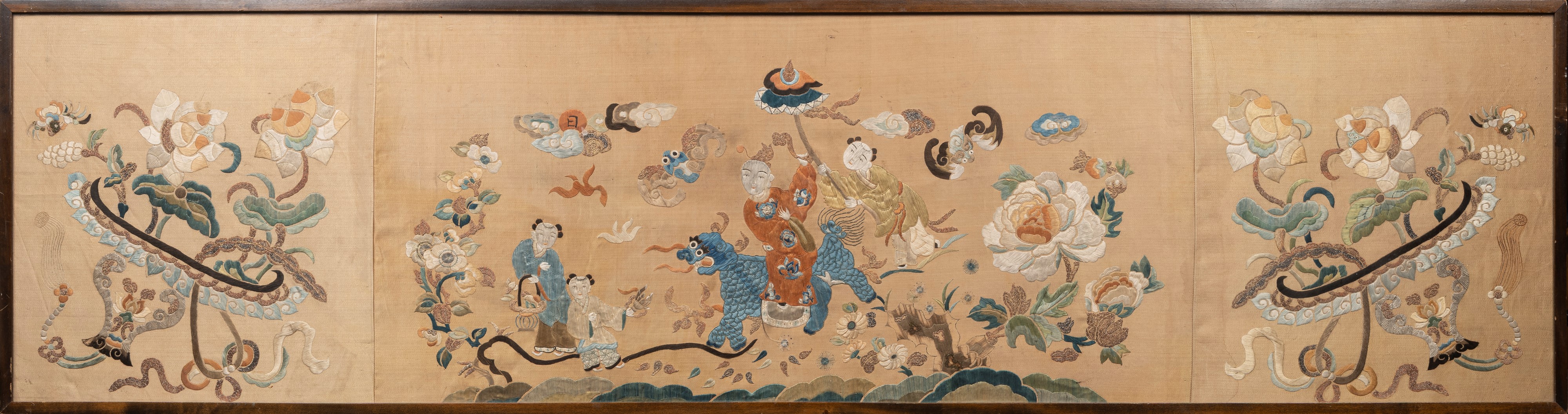 DUE TESSUTI RICAMATI SU SETA