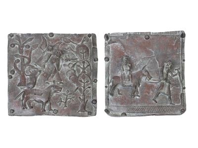 Coppia di placche in bronzo decorate a rilievo con soggetti religiosi, XX secolo