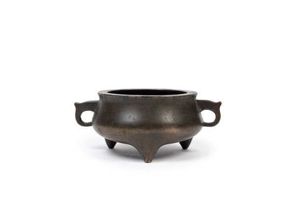 A BRONZE TRIPOD-CENSER