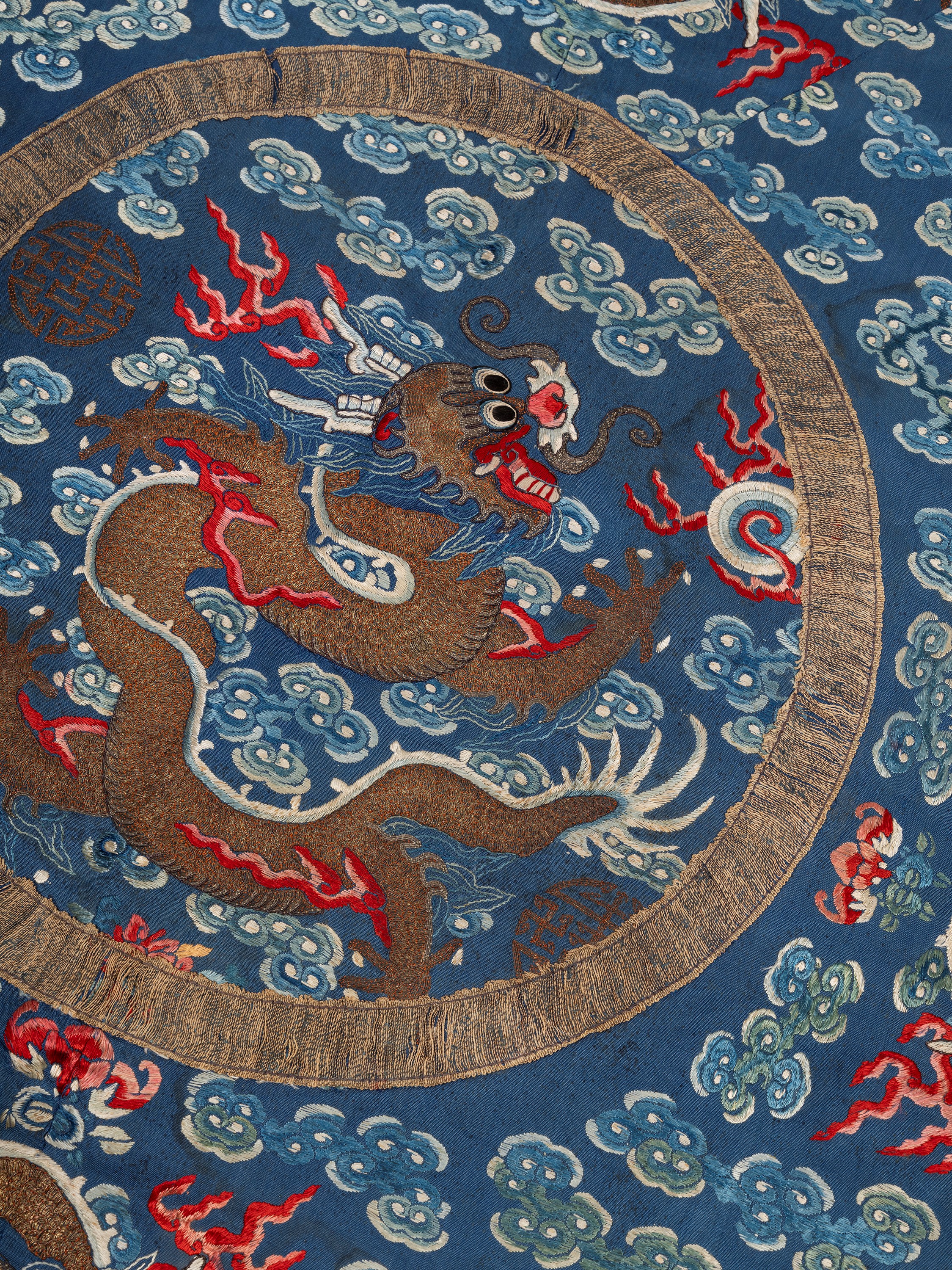 Tessuto in seta ricamata, Cina, dinastia Qing, XIX secolo