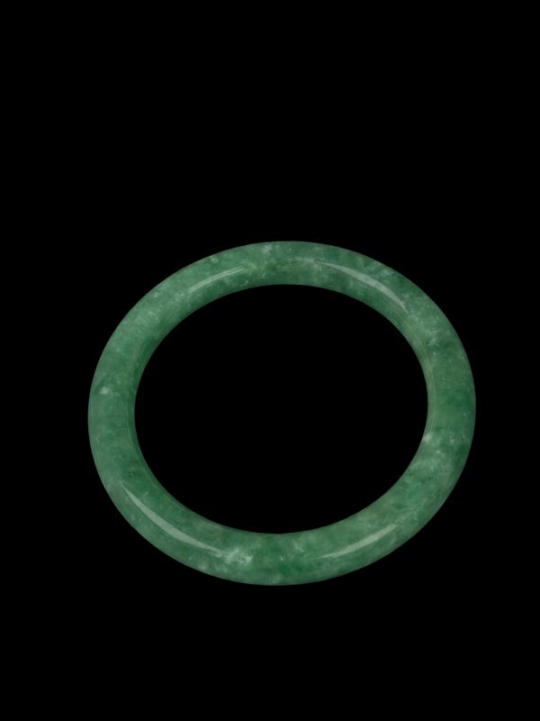 A JADEITE BANGLE