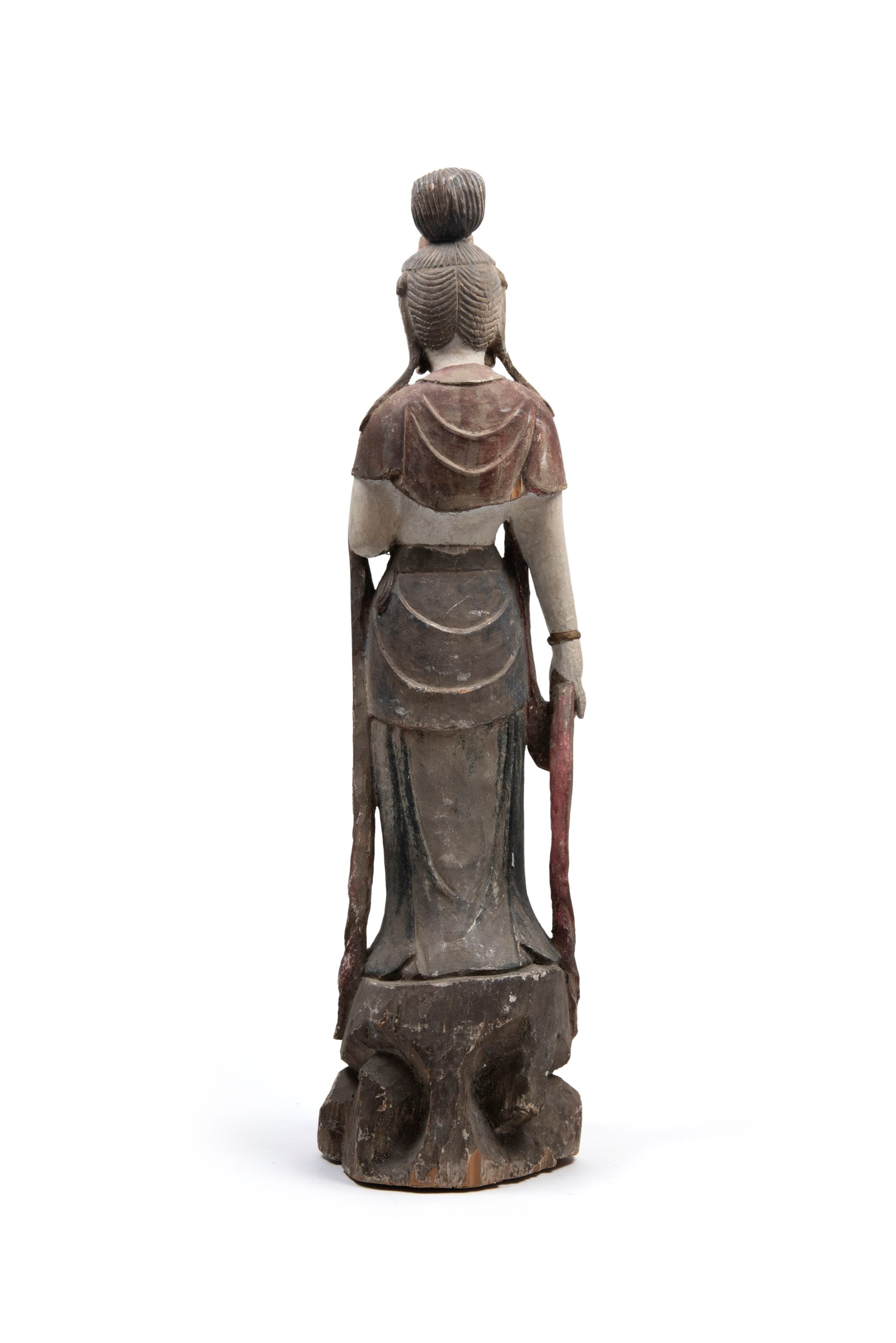SCULTURA IN LEGNO LACCATO POLICROMO RAFFIGURANTE GUANYIN