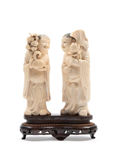Scultori Cinesi del XX secolo, Due sculture in avorio raffiguranti gemelli Hehe
