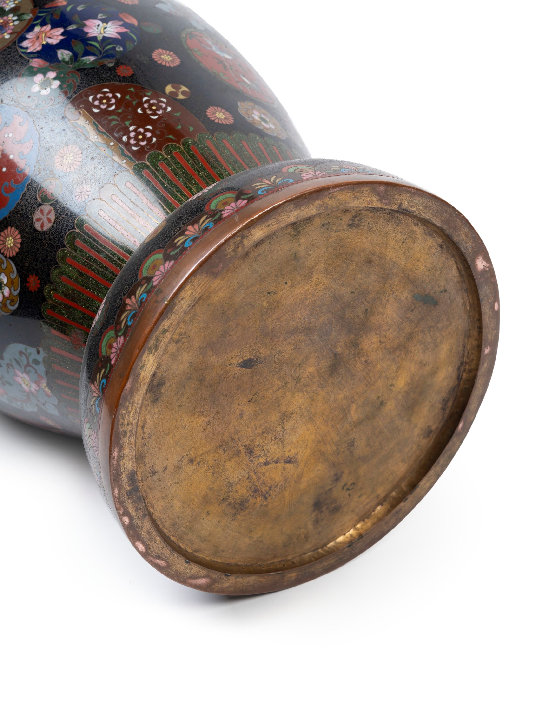 COPPIA DI GRANDI VASI IN CLOISONNÈ