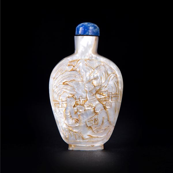 MOTHER-OF-PEARL SNUFF BOTTLE