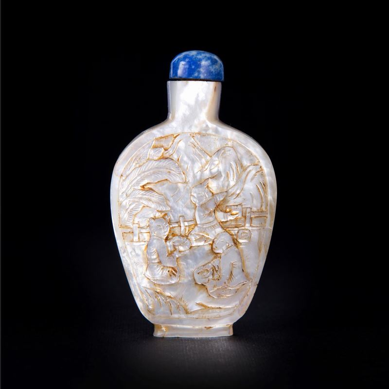 SNUFF BOTTLE IN MADREPERLA
