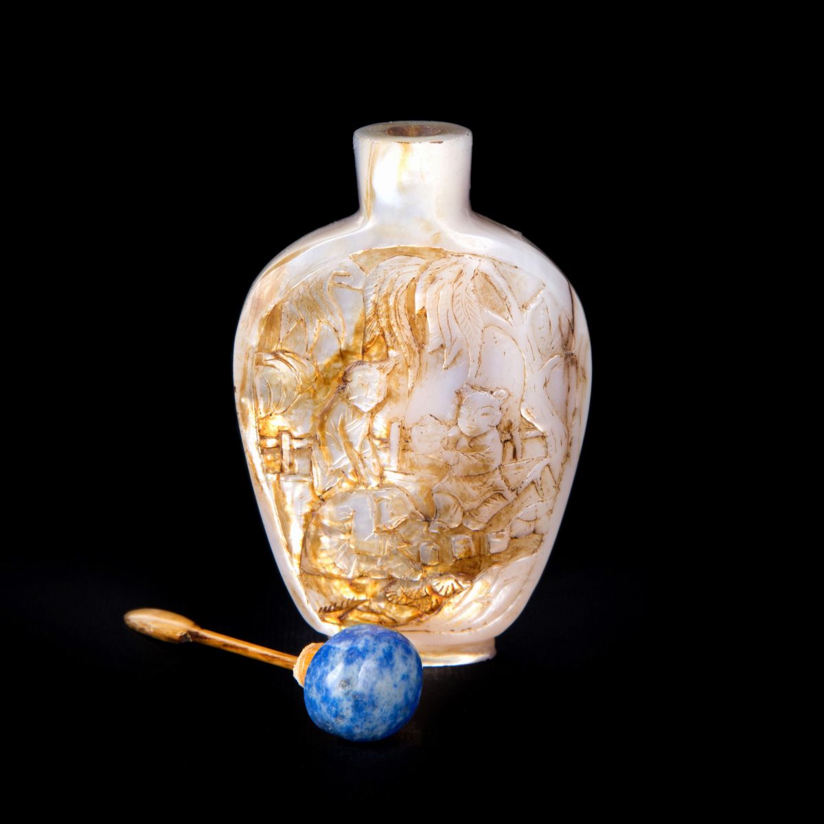 SNUFF BOTTLE IN MADREPERLA