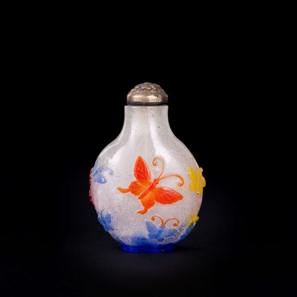 A FIVE-COLOUR OVERLAY GLASS SNUFF BOTTLE
