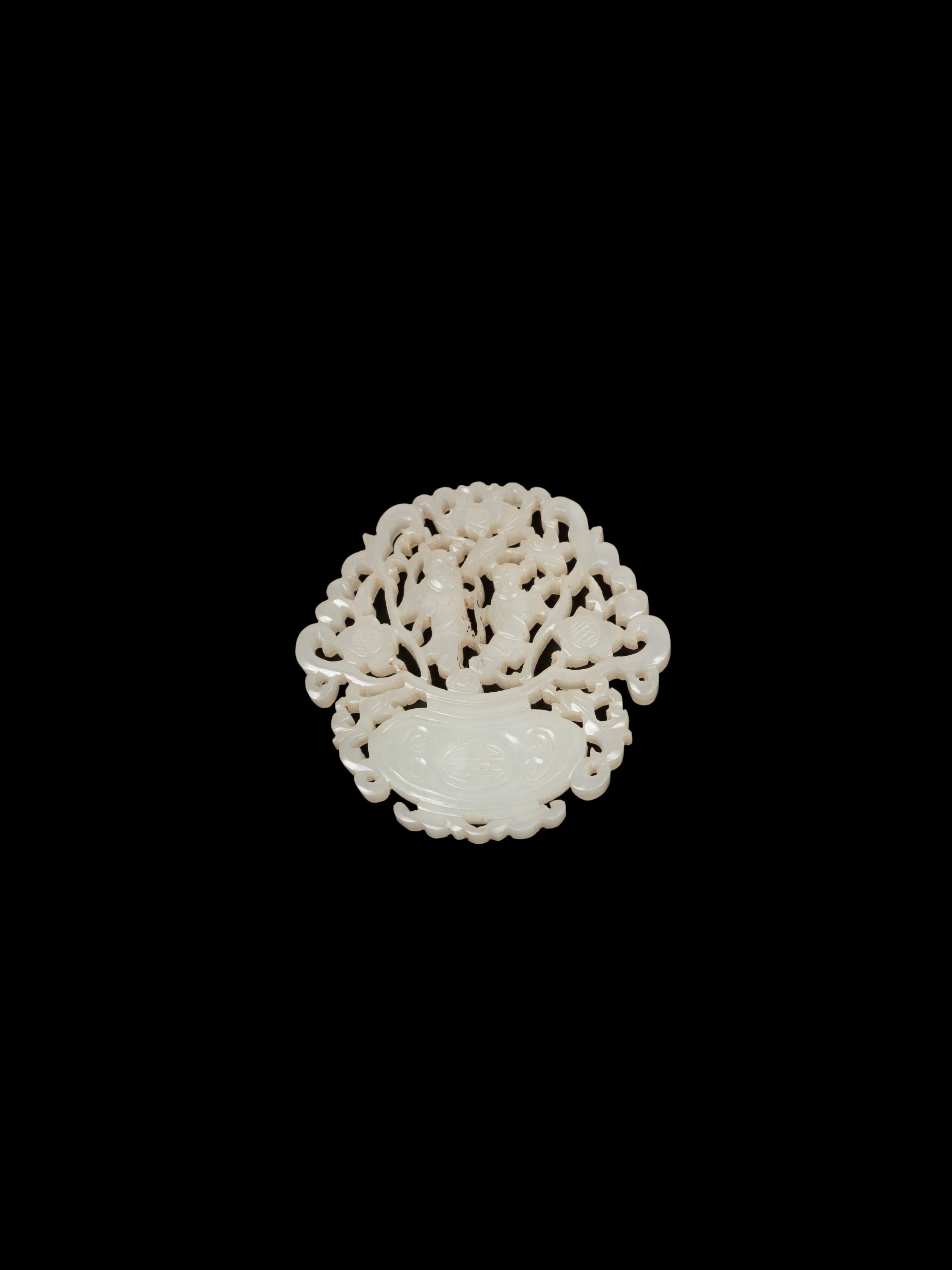 PLACCA IN GIADA BIANCA TRAFORATA