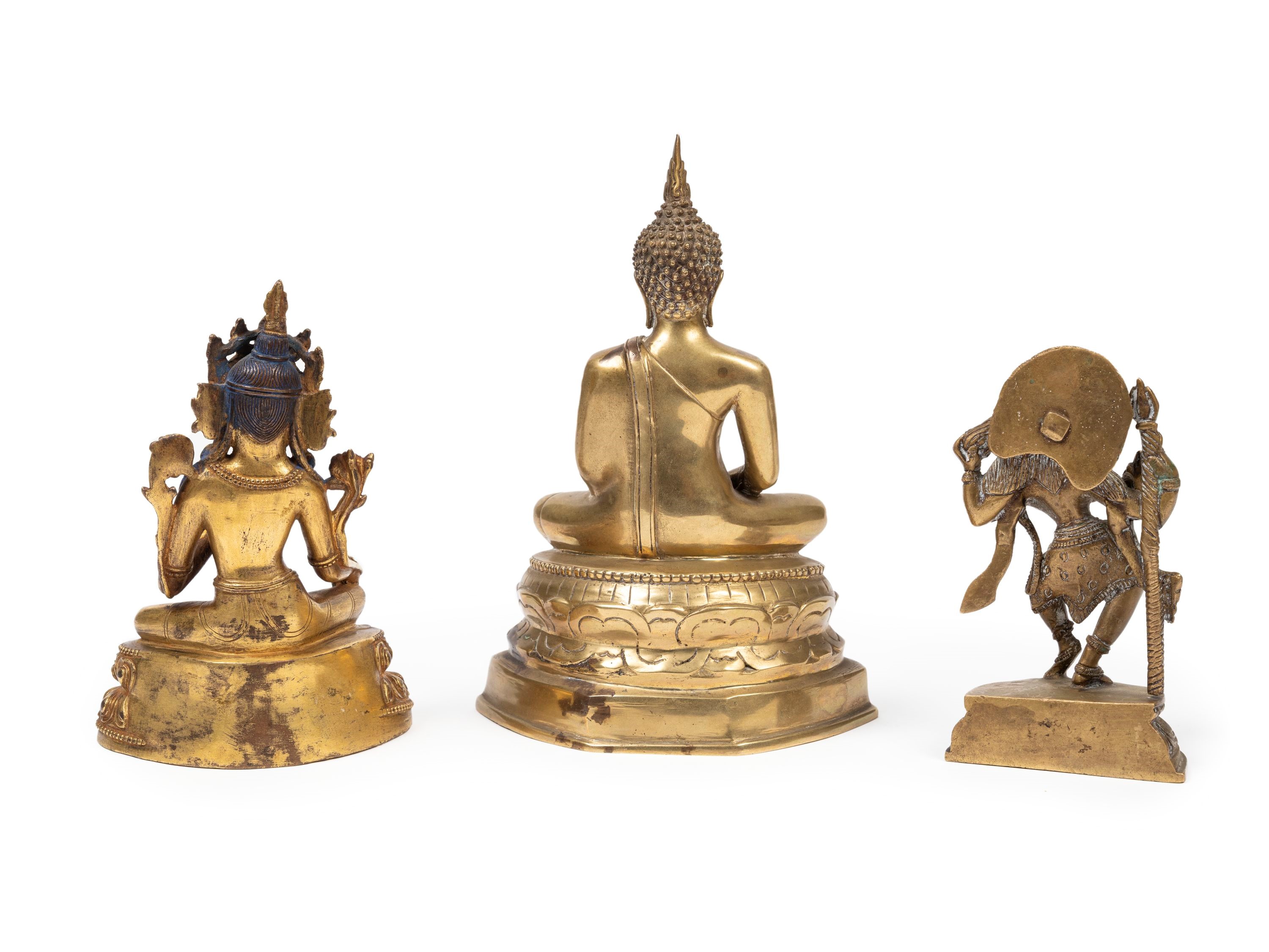 Scultori Asiatici del XX secolo, Tre sculture in bronzo dorato raffiguranti Buddha, Tara e Ardhan...