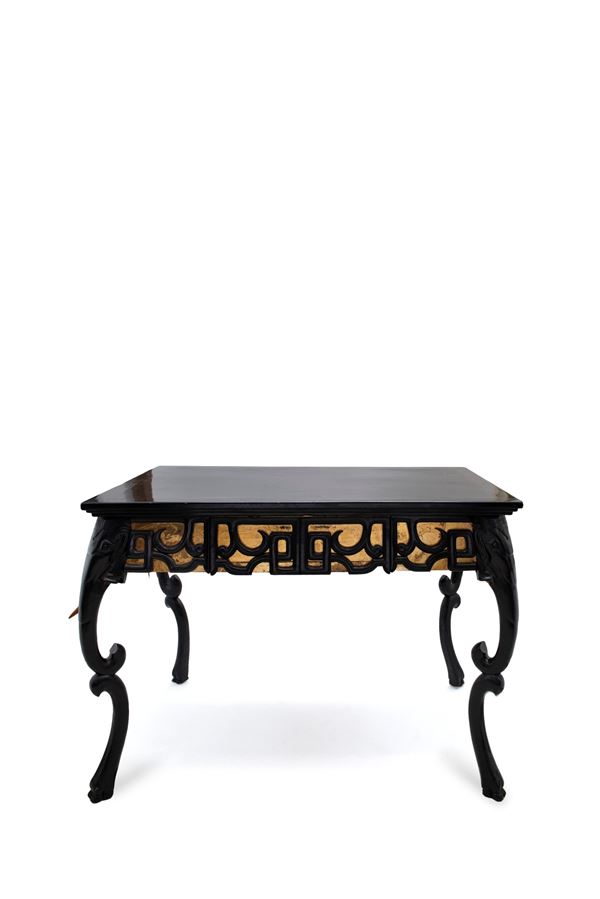 BLACK LACQUERED WOOD TABLE IN ECLECTIC STYLE