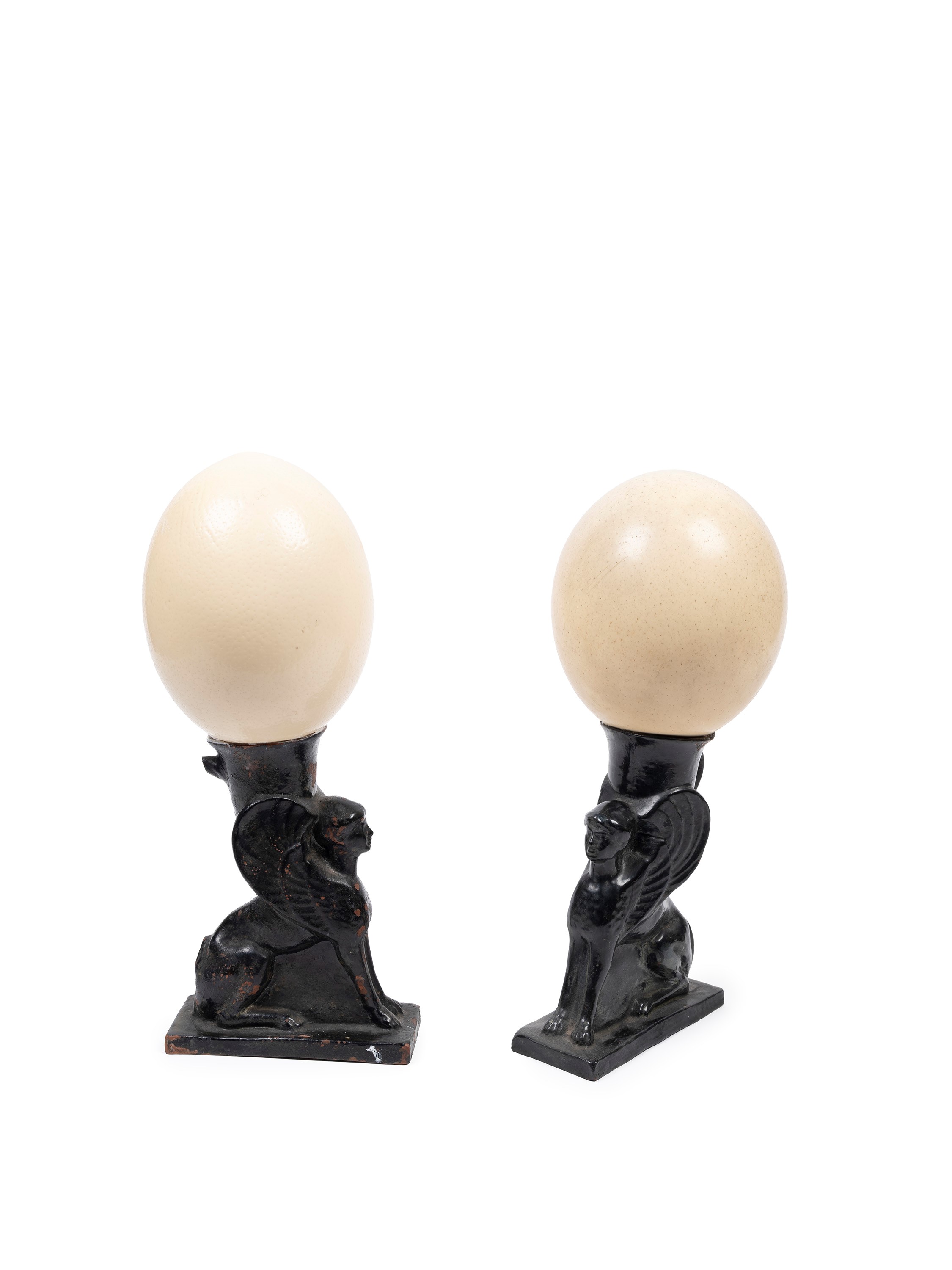 Coppia di sfingi in ceramica con uova di struzzo, XIX secolo