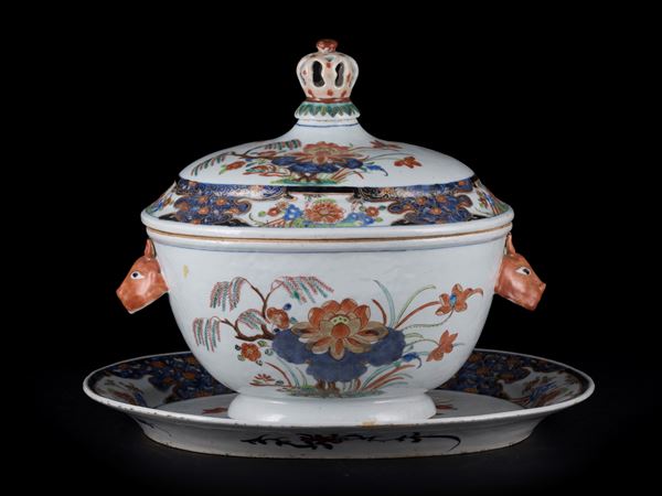 A WUCAI TUREEN AND TRAY