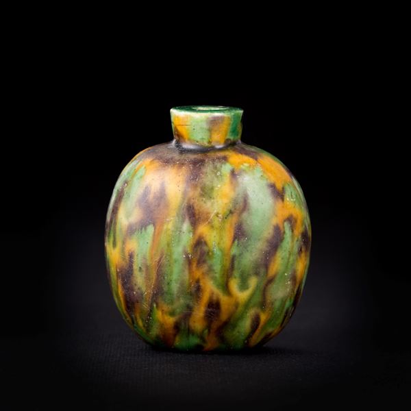 A SANCAI SNUFF BOTTLE