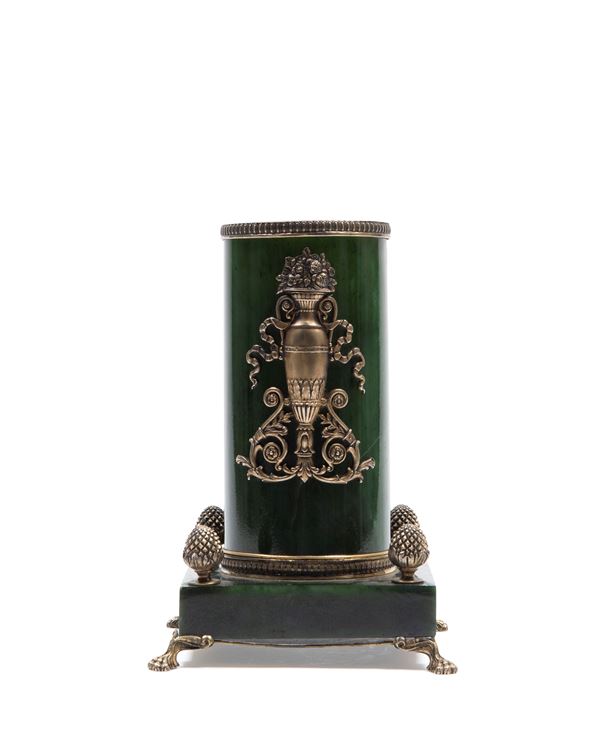 Faberg&#232; - PEN HOLDER IN JADE AND GILDED SILVER