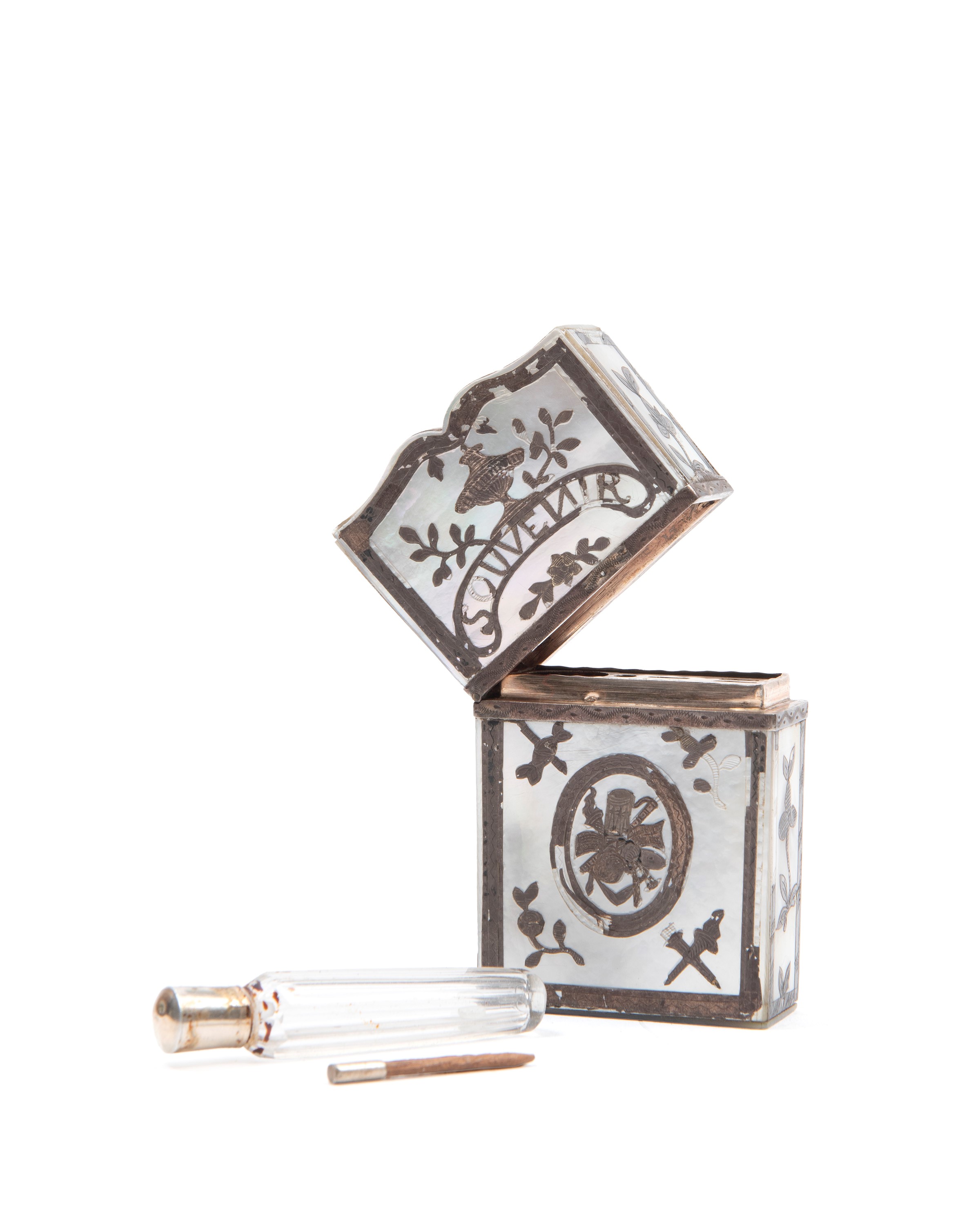 Francia, Necessaire Carlo X in madreperla e argento