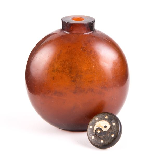 A BIG GLASS SNUFF BOTTLE