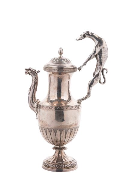Bottega Sanini, Caffettiera in argento con decorazione zoomorfa