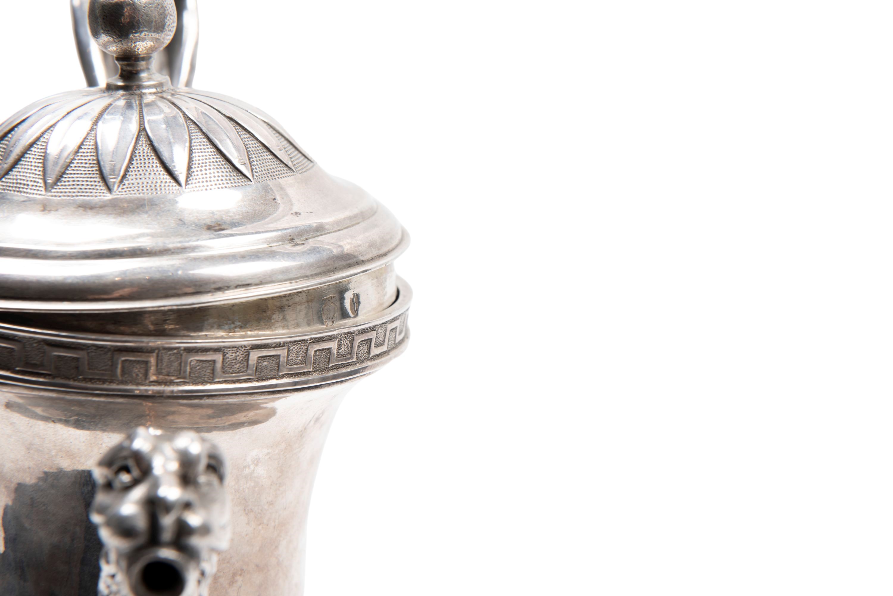 Bottega Sanini, Caffettiera in argento con decorazione zoomorfa