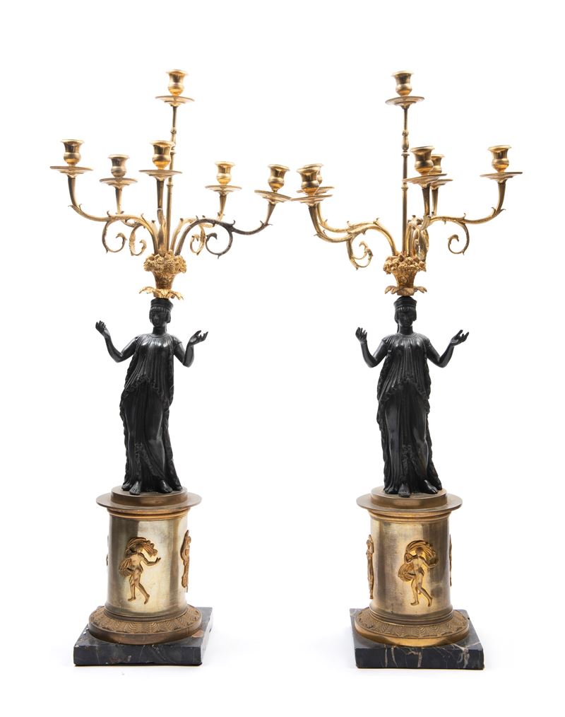 Coppia di candelabri in bronzo a patina scura e dorato, Francia, fine XIX secolo