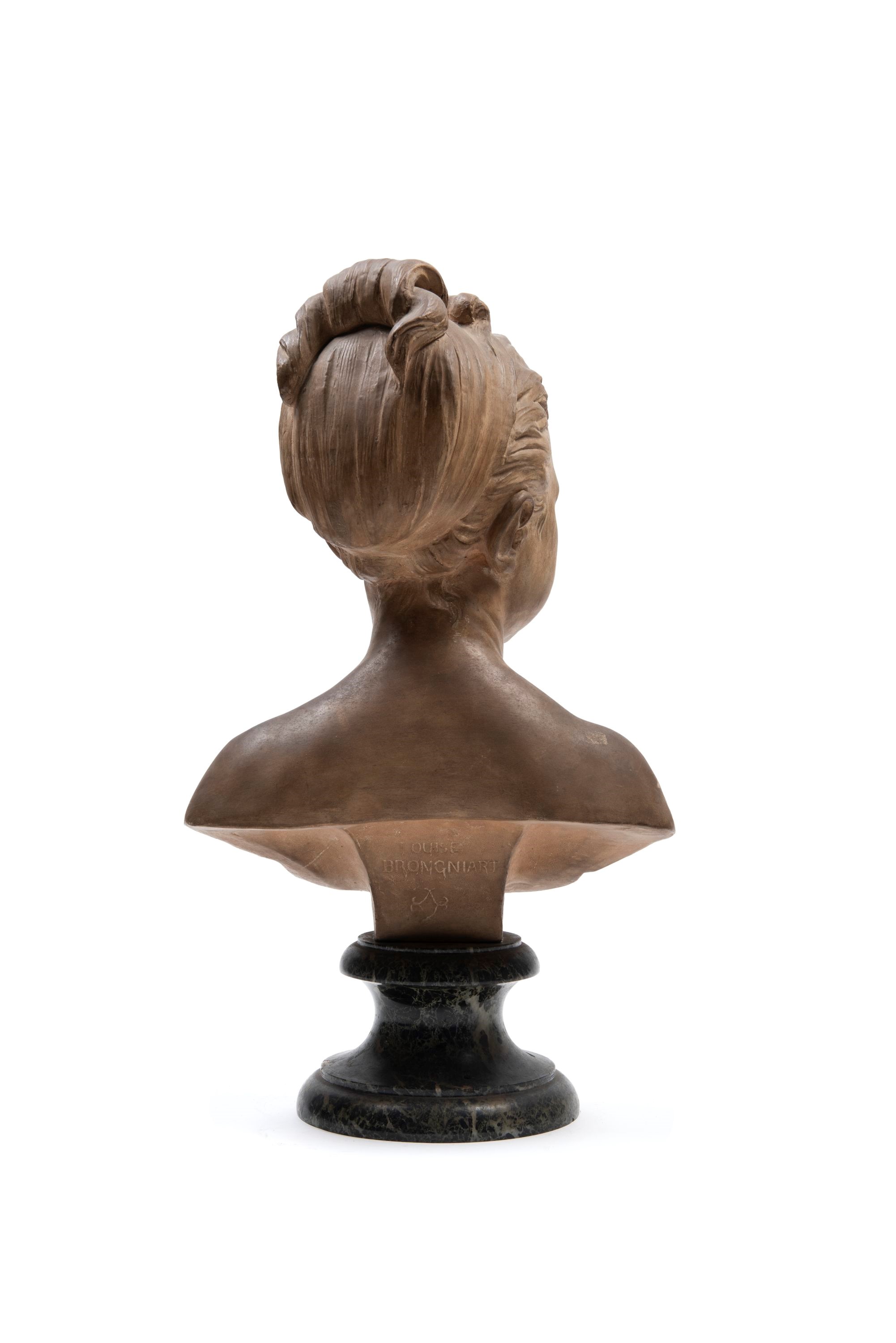 Scultore francese del XIX secolo, Scultura in terracotta raffigurante fanciulla su base in marmo ...
