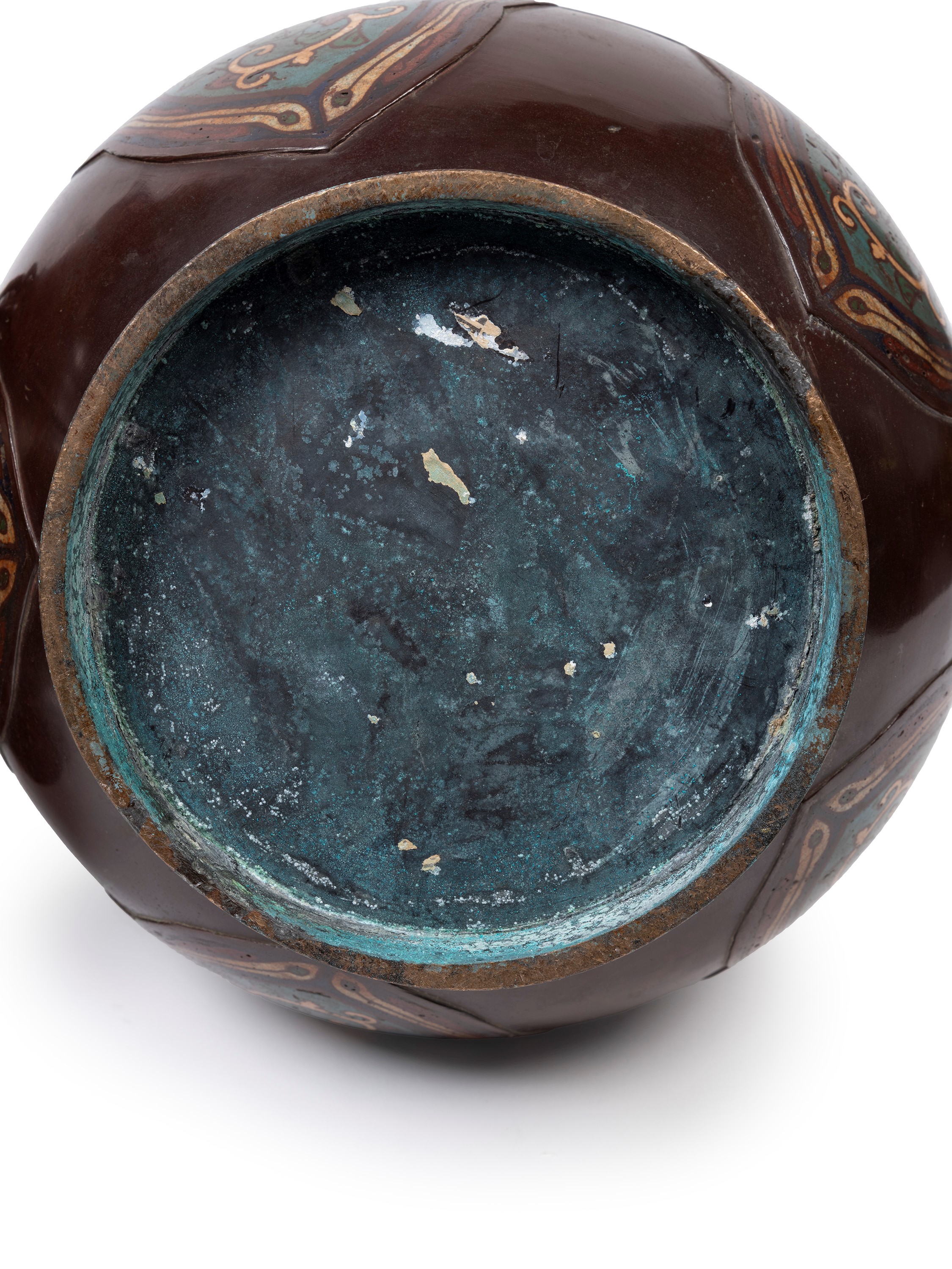 Giappone, Coppia di vasi cloisonné, h cm 33, periodo Meiji (1868-1912)