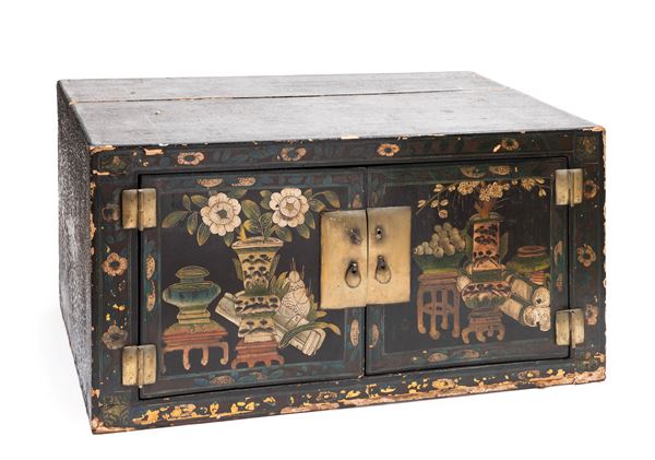 SMALL LACQUERED AND PAINTED WOODEN CABINET