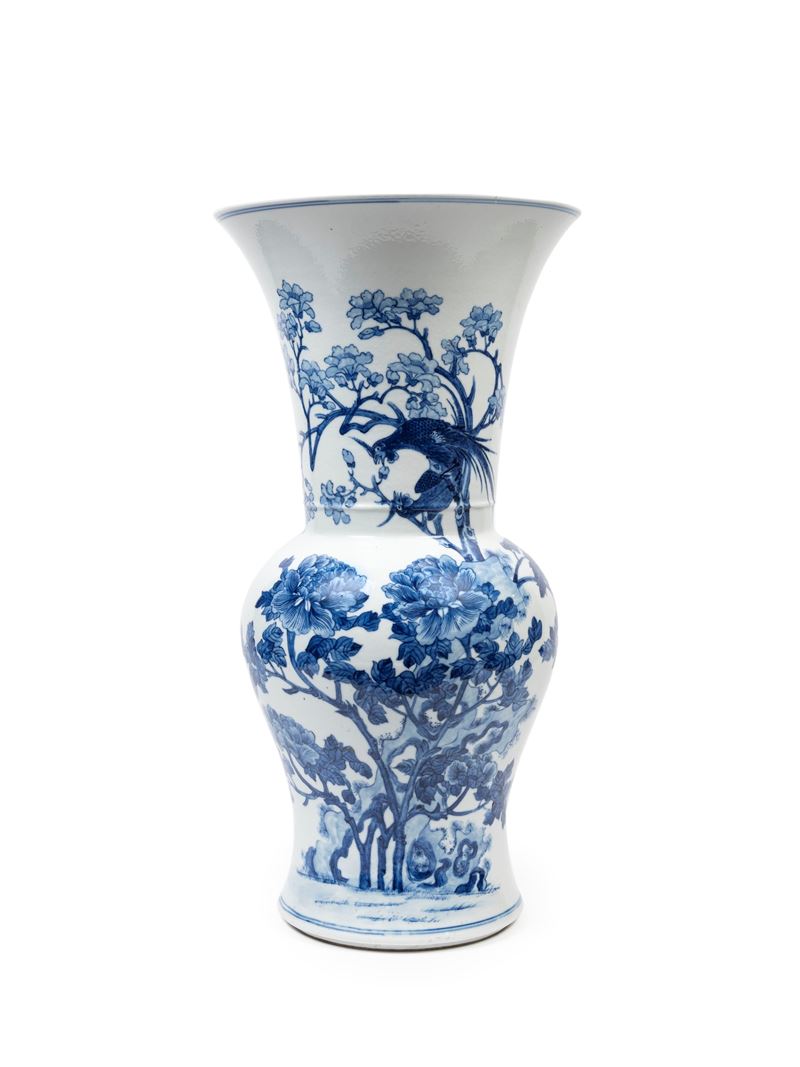 GRANDE VASO "A CODA DI FENICE" IN PORCELLANA BIANCA E BLU
