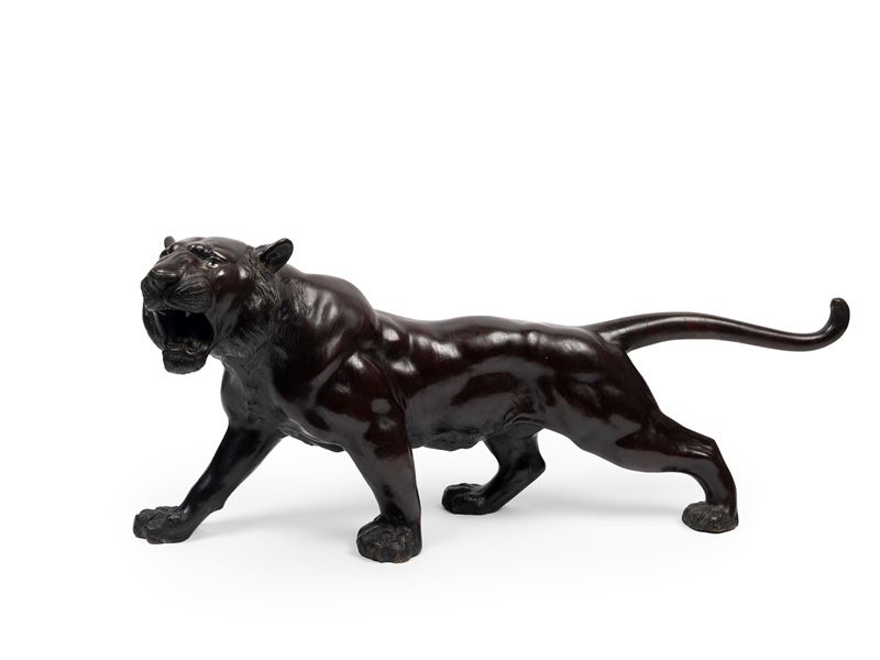 Okimono in bronzo patinato, Tigre ruggente