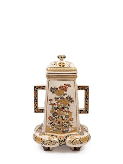 Koro in ceramica Satsuma con decorazione in blu e oro, Giappone, periodo Meiji