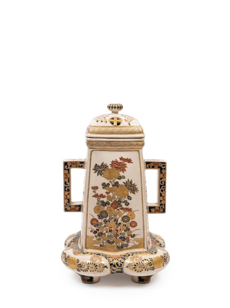 Koro in ceramica Satsuma con decorazione in blu e oro, Giappone, periodo Meiji