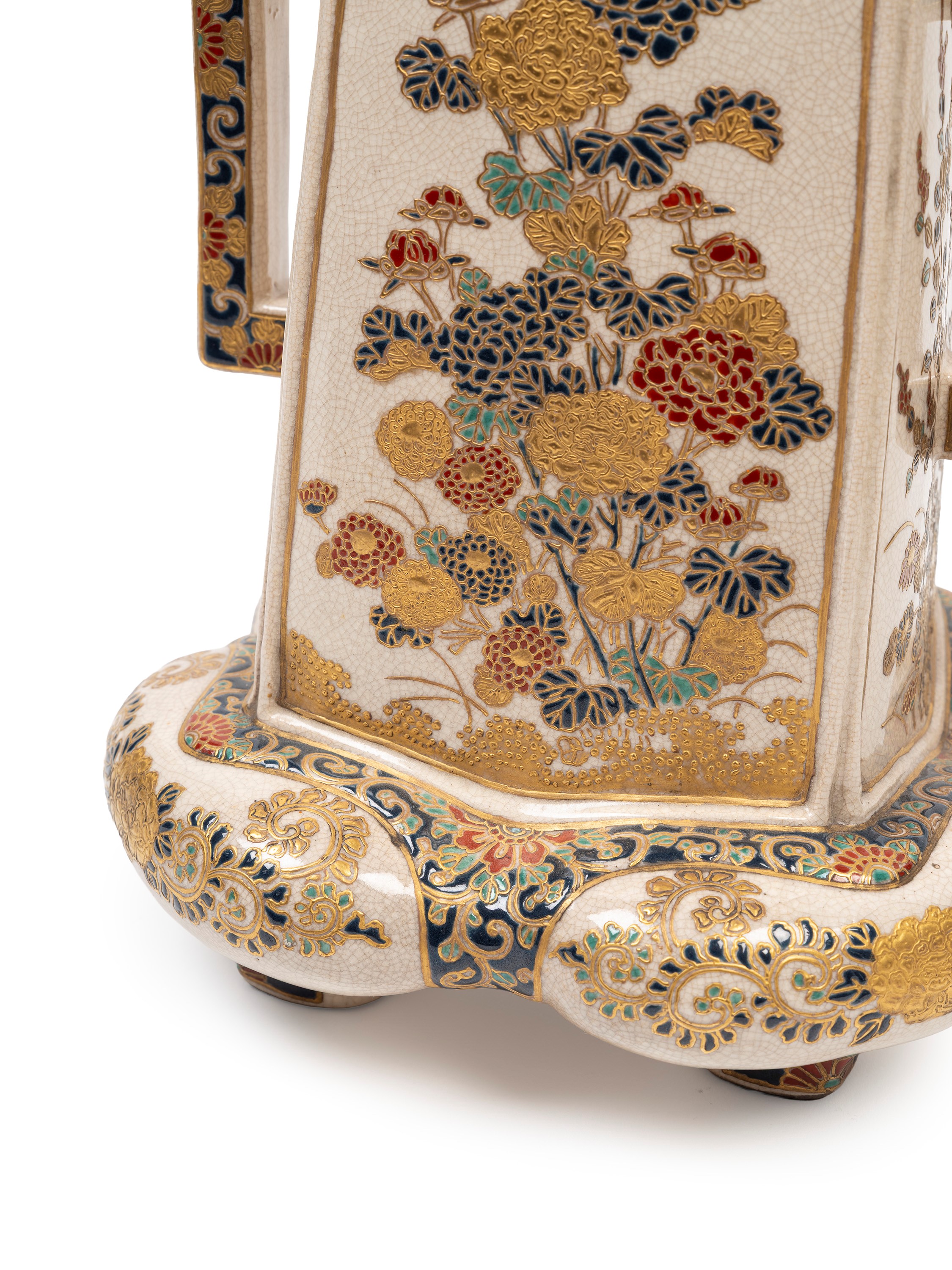 Koro in ceramica Satsuma con decorazione in blu e oro, Giappone, periodo Meiji