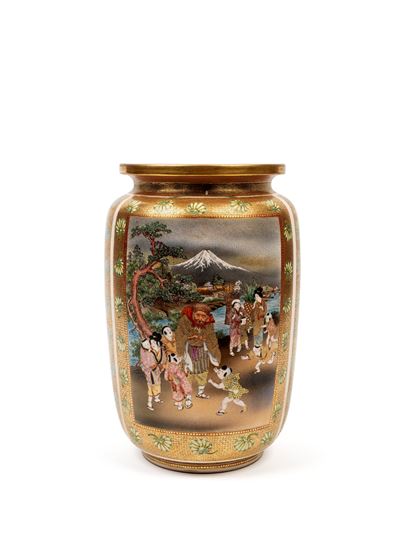Matsumoto Hozan, Grande vaso in ceramica di Satsuma a forma di lanterna