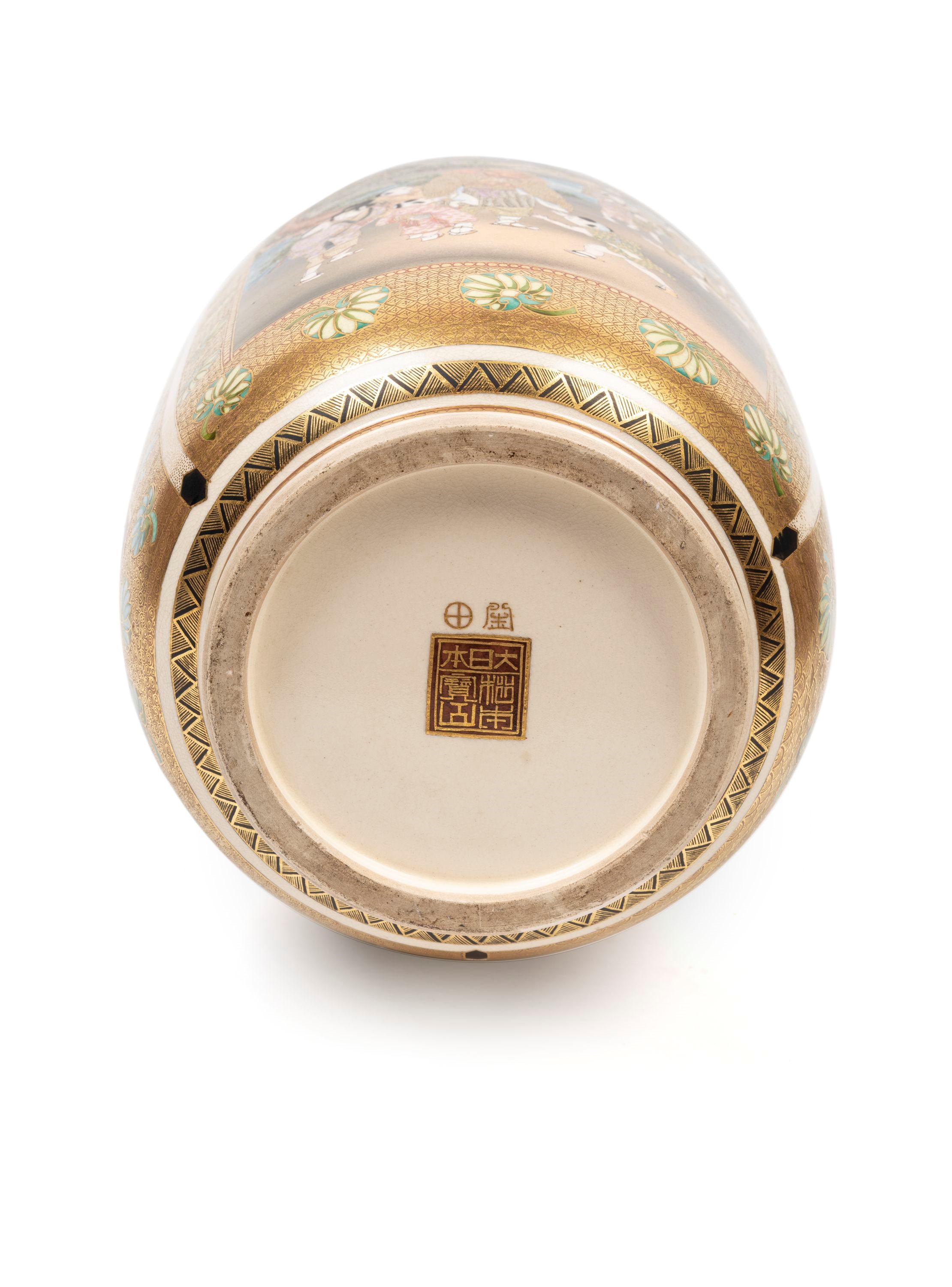 Matsumoto Hozan, Grande vaso in ceramica di Satsuma a forma di lanterna