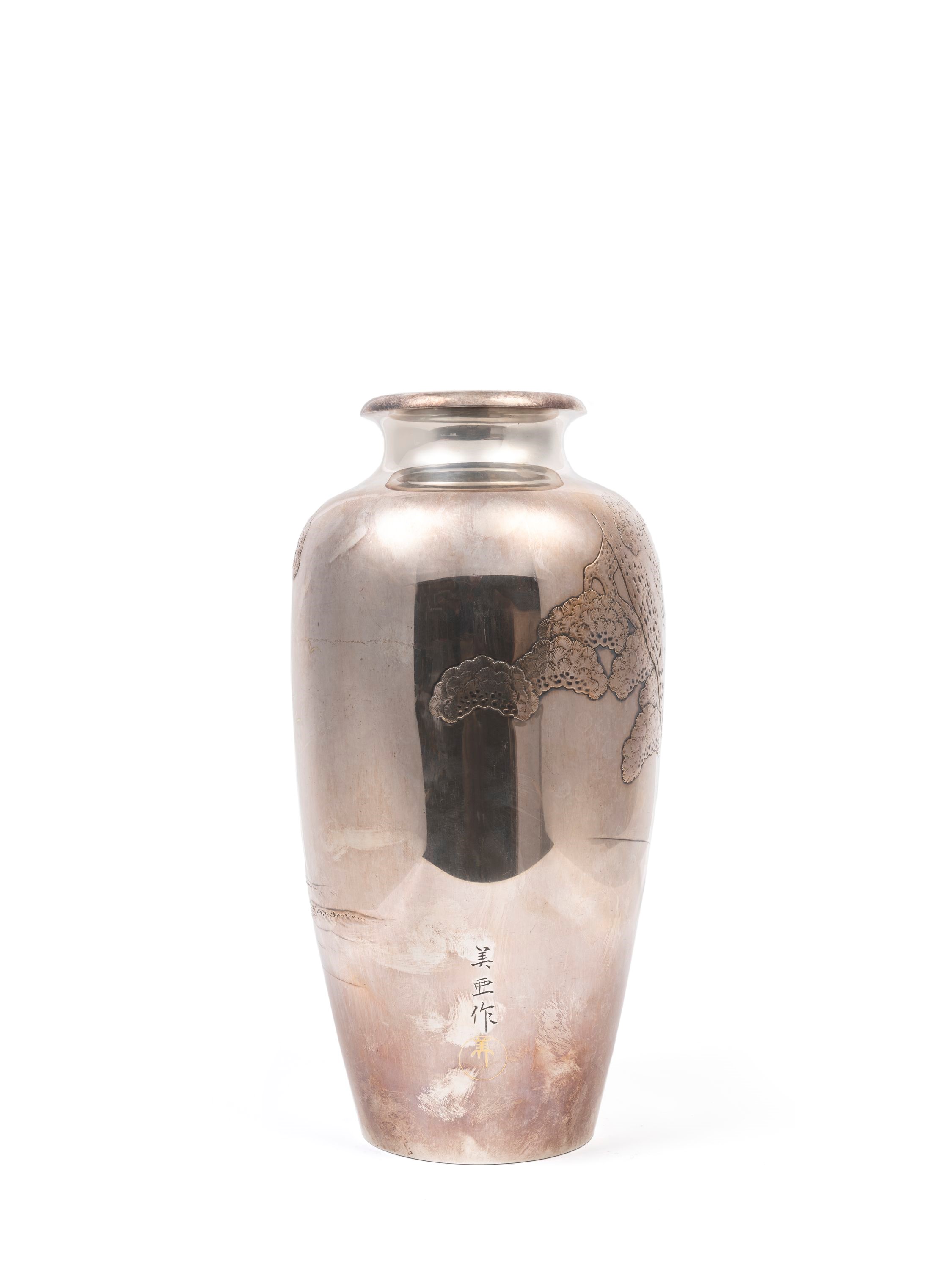 Kobayashi e Yoshitsugu saku, Grande vaso in argento, Giappone, periodo Taisho (1912-1926)