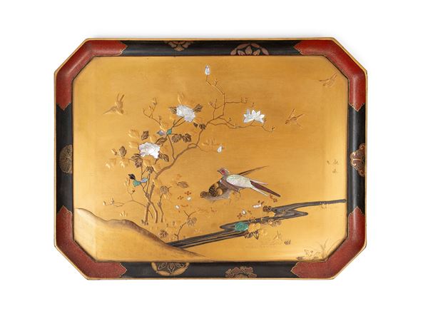 A GOLD-LACQUERED WOOD INCENSE TRAY (KOBON) 