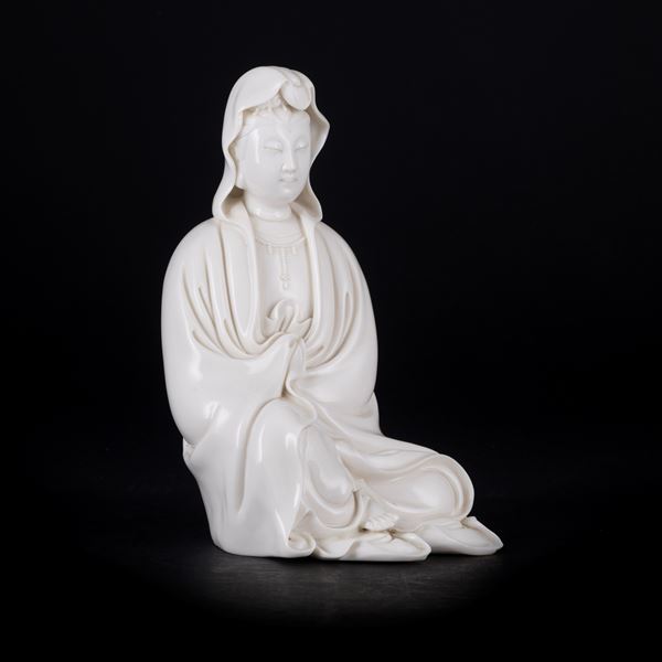 A DEHUA FIGURE OF SEATED GUANYIN