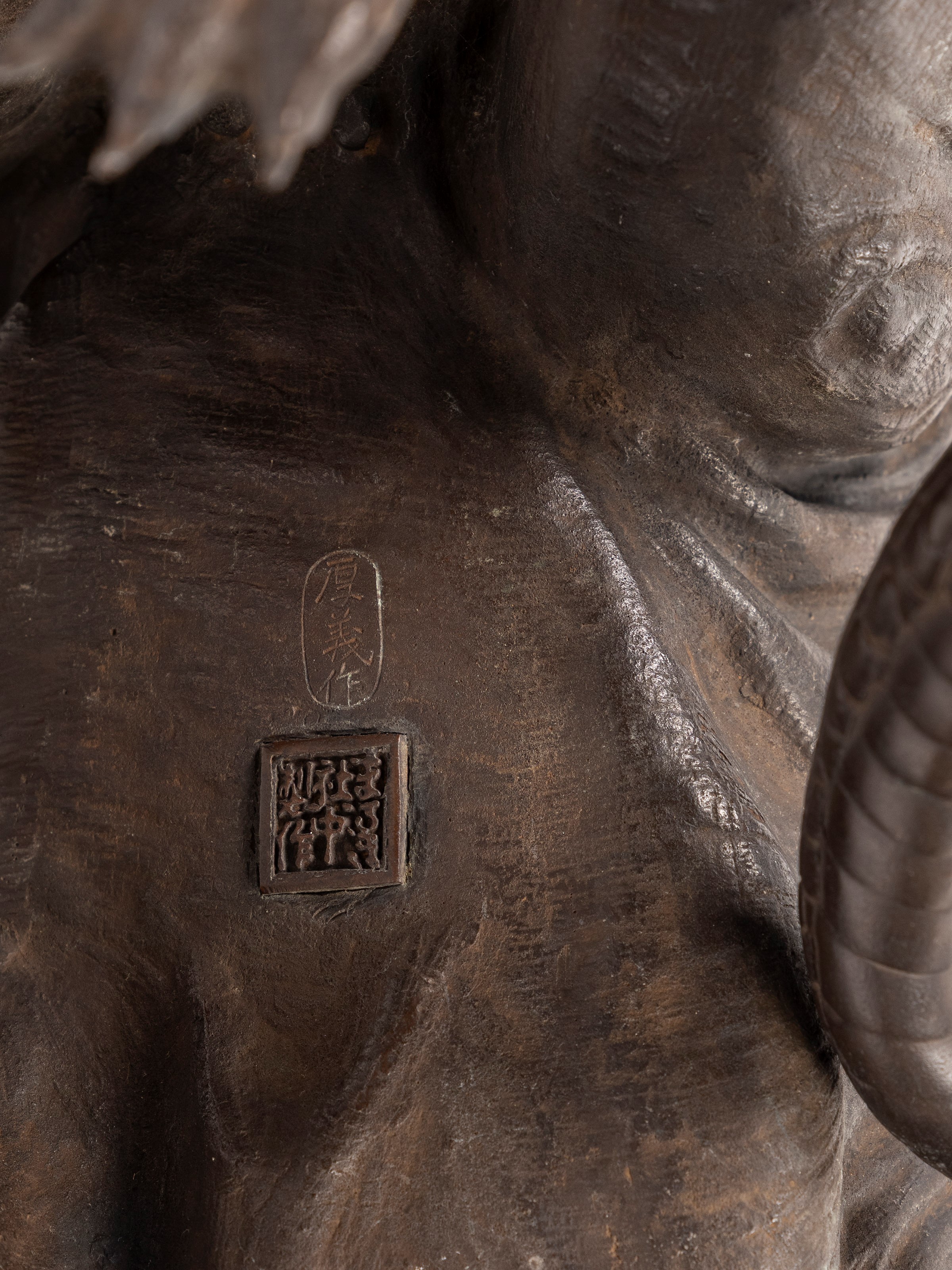 Atsuyoshi, Okimono in bronzo raffigurante elefante e coccodrillo
