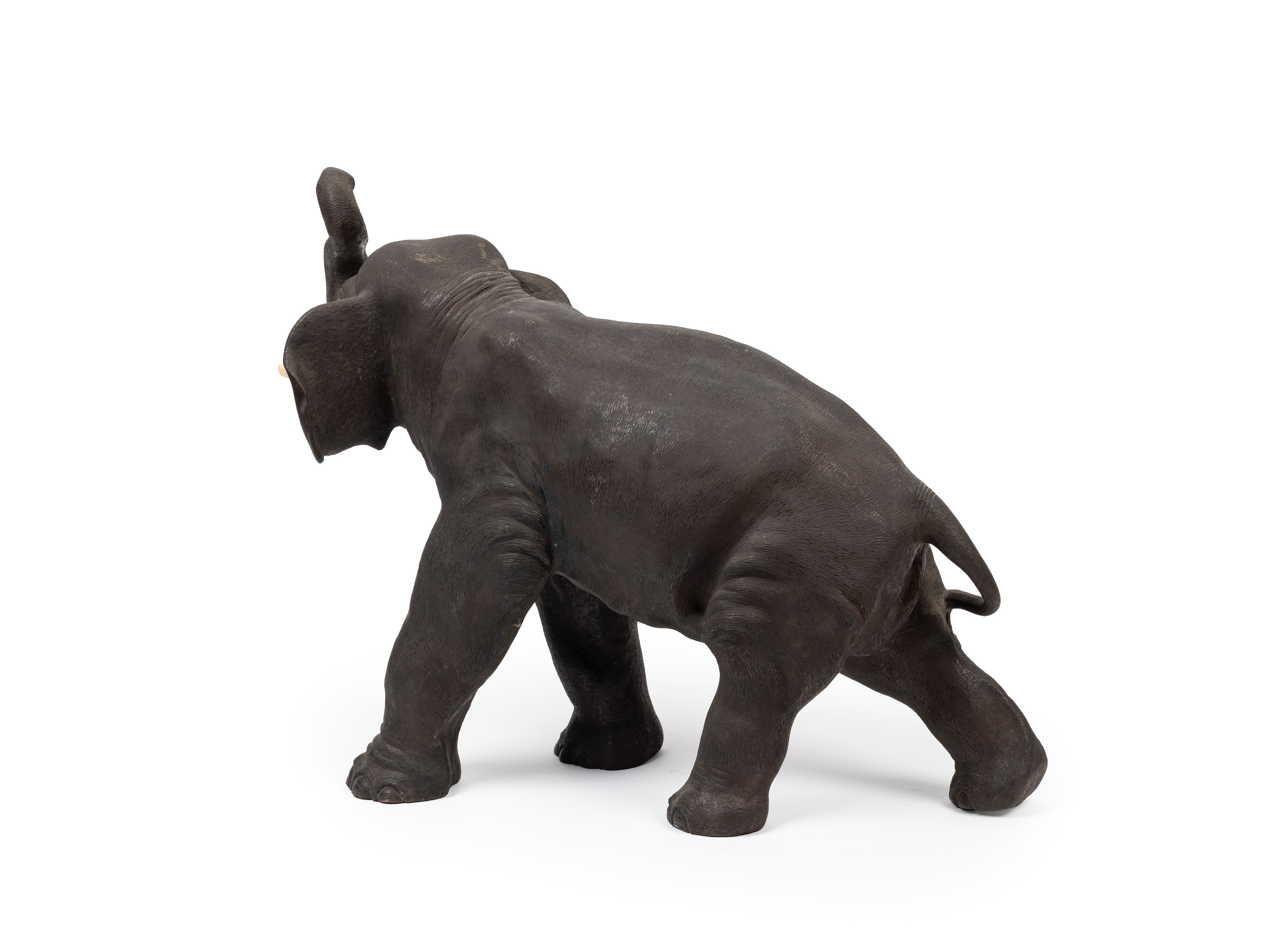 Okimono in bronzo con parti in avorio, Elefante con proboscide alzata