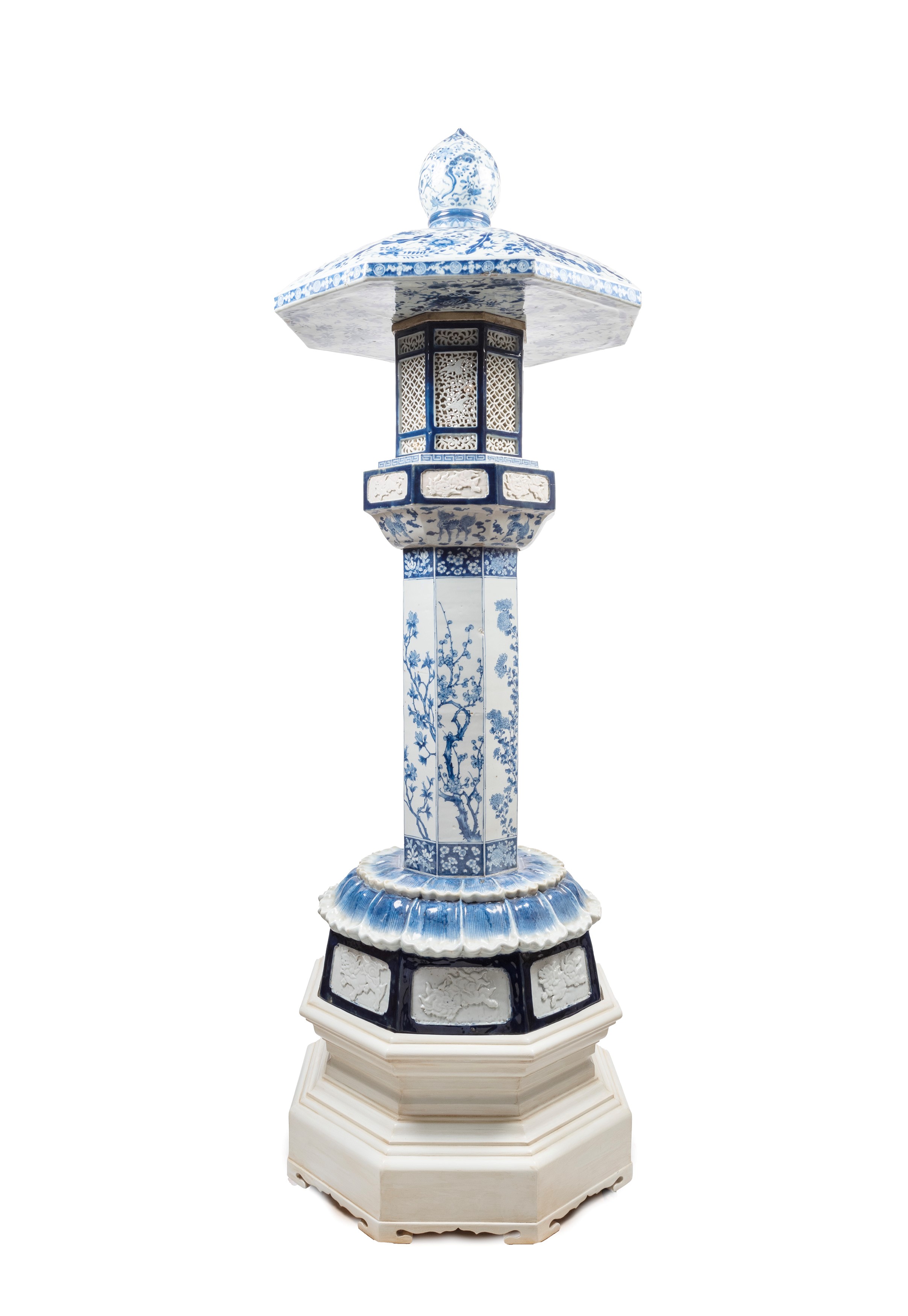 GRANDE PAGODA IN PORCELLANA BIANCA E BLU
