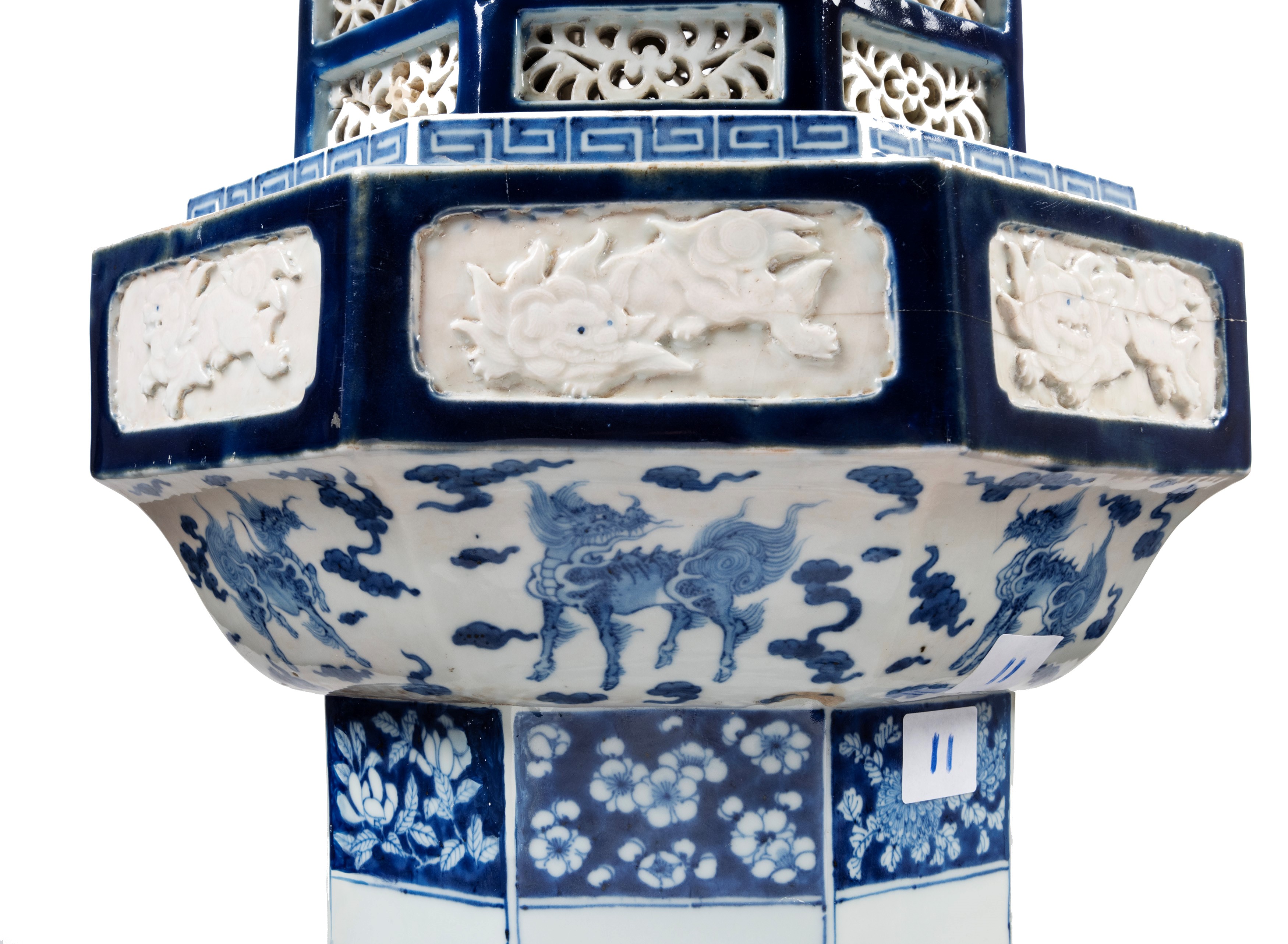 GRANDE PAGODA IN PORCELLANA BIANCA E BLU