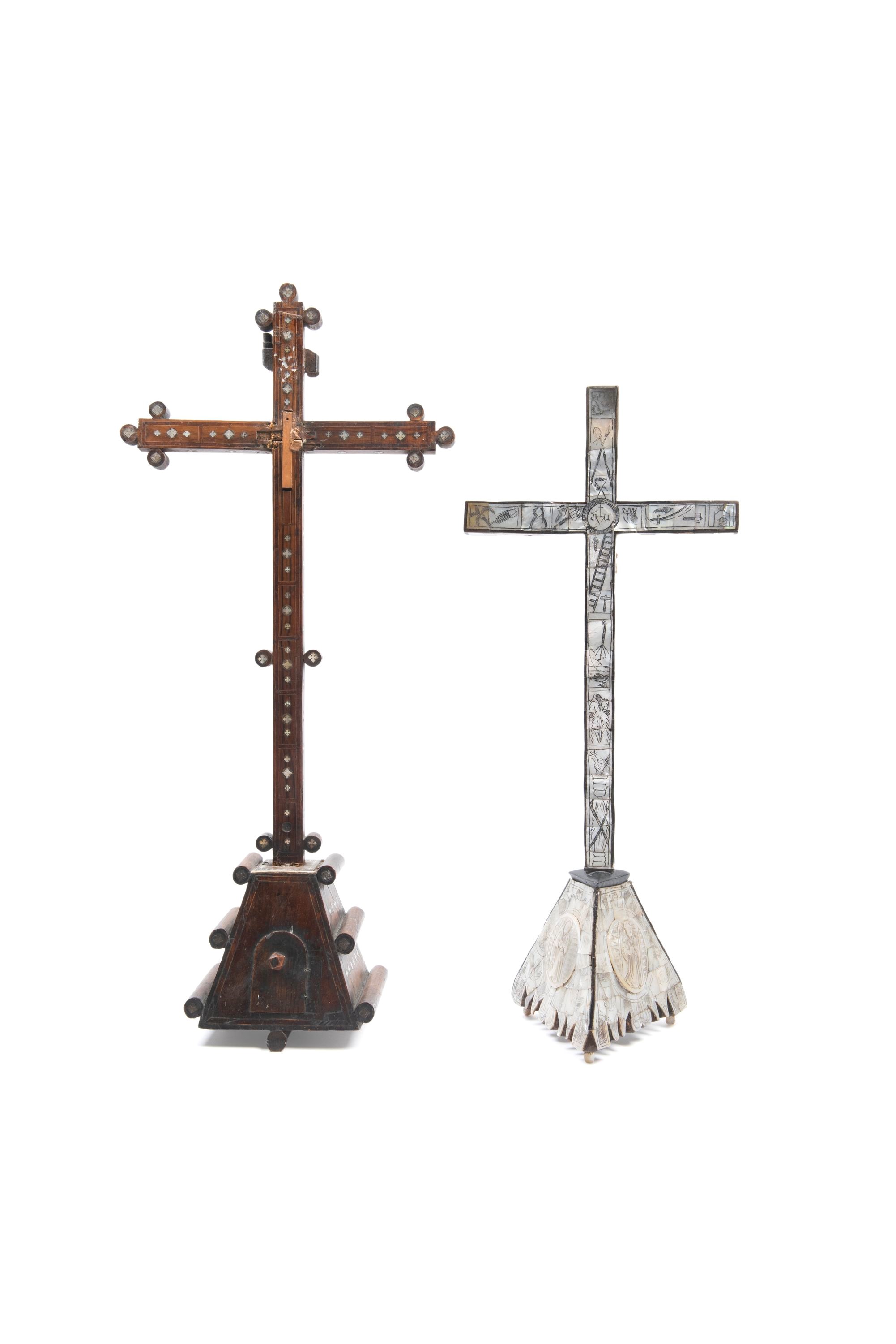 Due crocifissi in legno e madreperla, Gerusalemme, XIX secolo