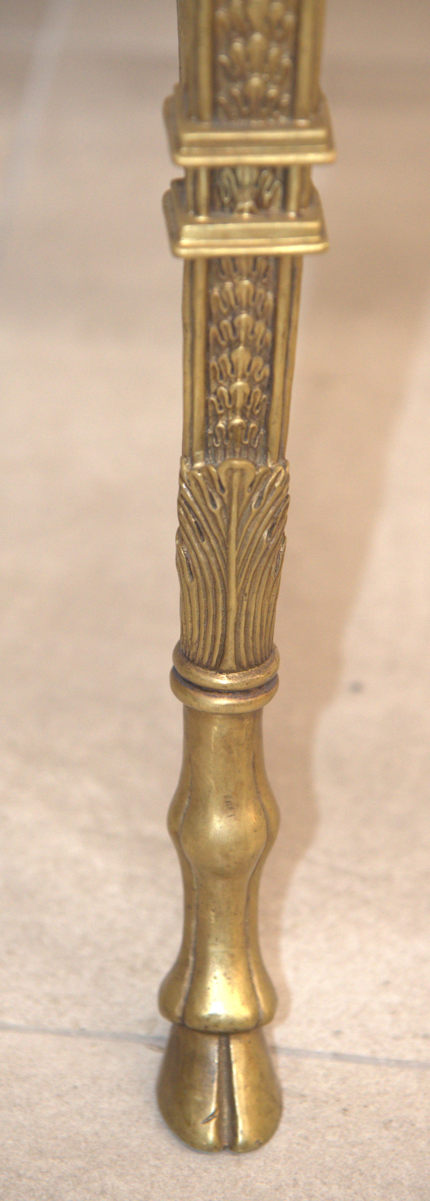 Coppia di grandi tavolini in bronzo con piani in marmo intarsiato, XX secolo