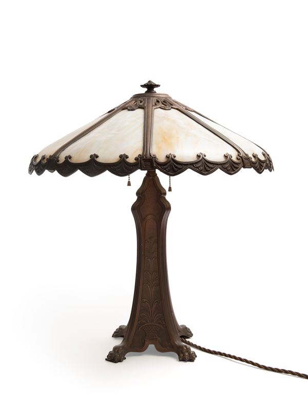 AN AMERICAN SLAG GLASS TABLE LAMP
