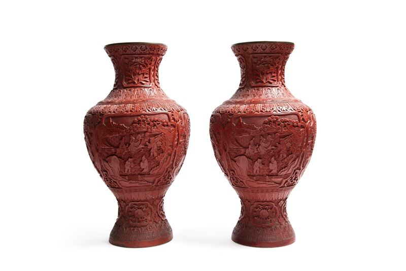 Cina, Coppia di vasi in lacca rossa, h cm 48,5