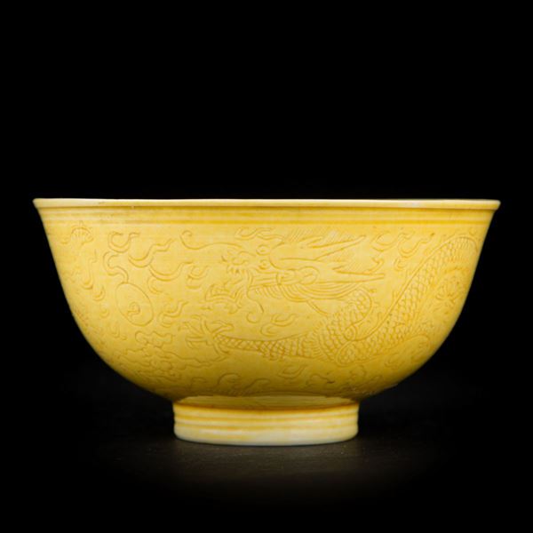 A YELLOW-GROUND 'DRAGON' CUP