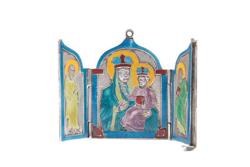 Piccolo trittico da viaggio con icone in argento e smalti, Russia XIX / XX secolo