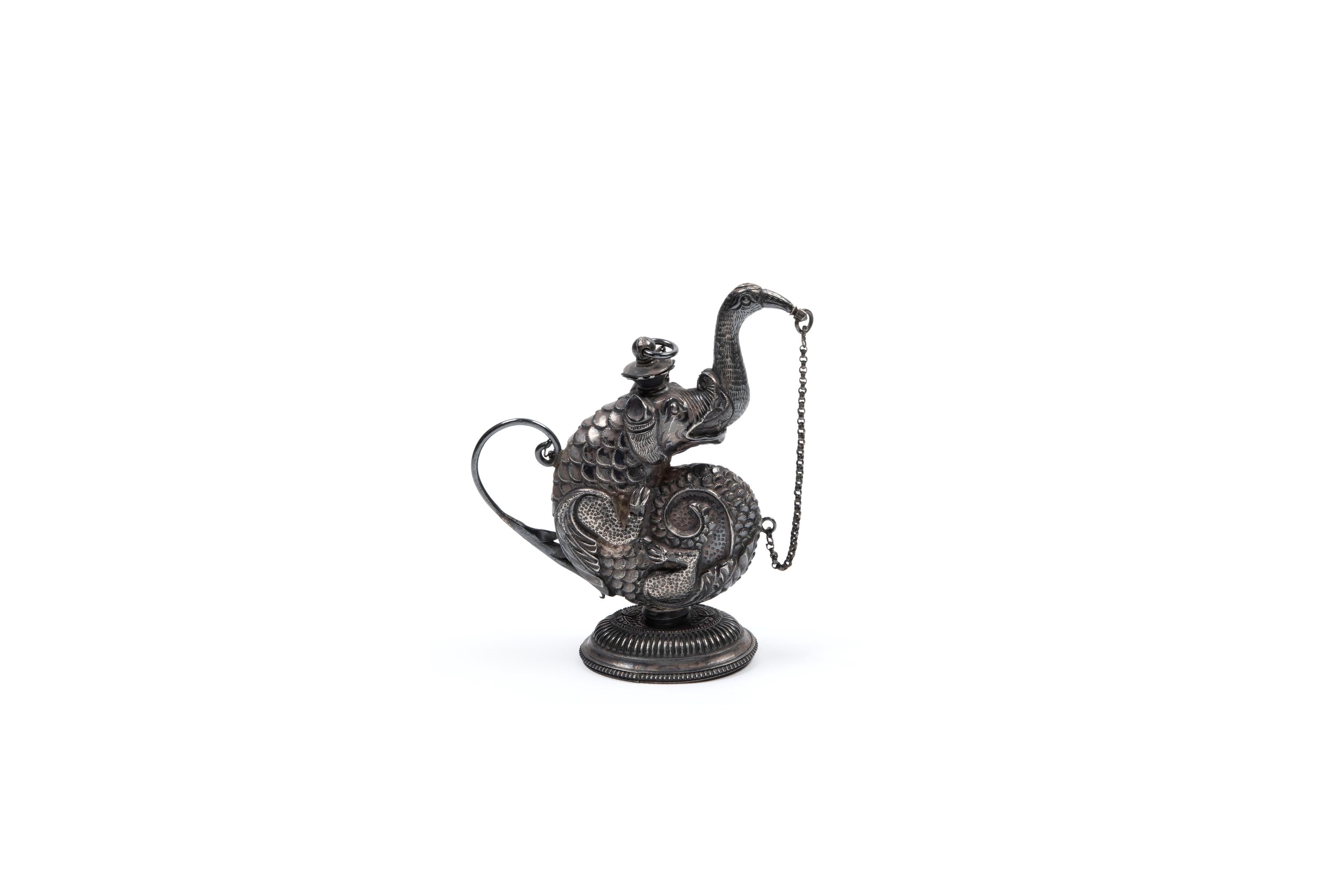 Versatoio Mogul in argento, India, XIX secolo